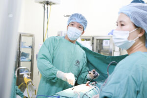 Phẫu thuật nội soi chỉ một vết mổ qua rốn điều trị nang ống mật chủ